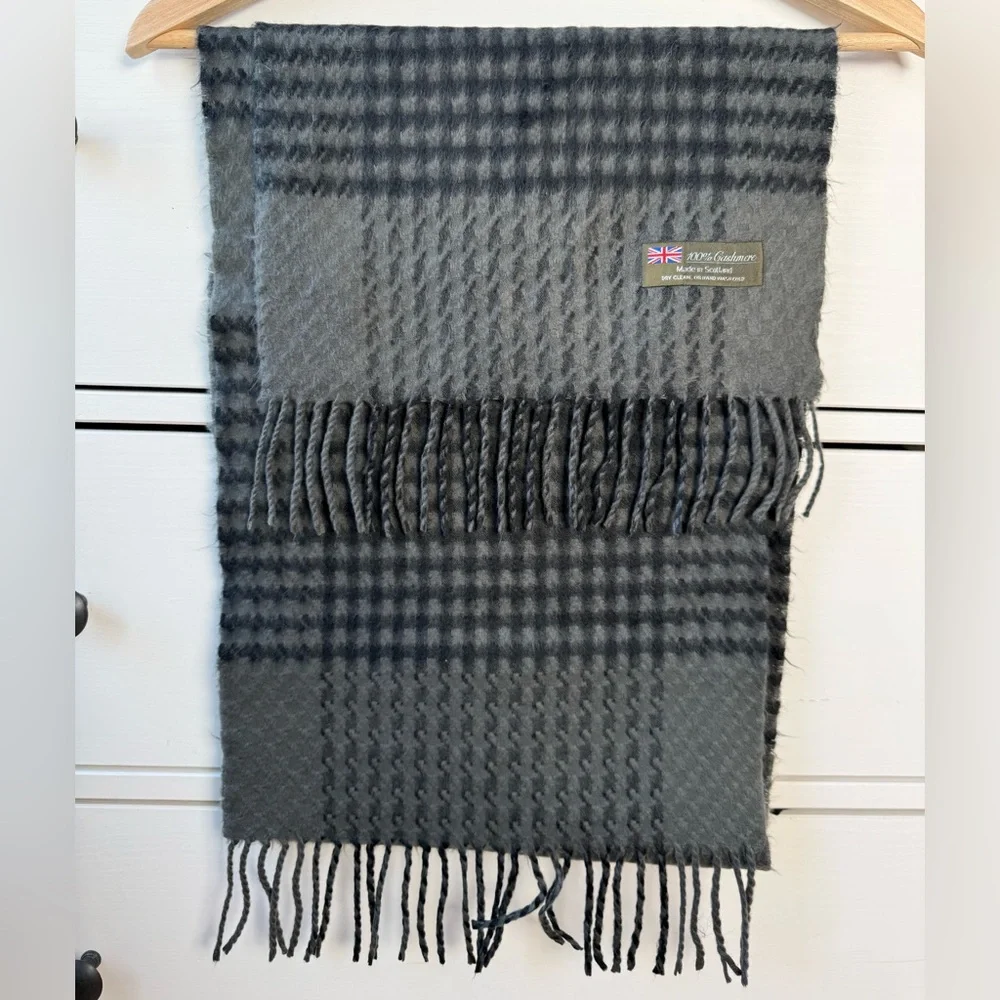 100% Cashmere Scarf Made in Scotland Gray Plaid Fringe